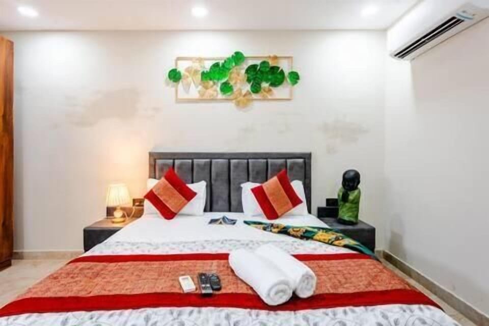 Standard Studio, Balcony, City View | Soundproofing, iron/ironing board, WiFi (free)
