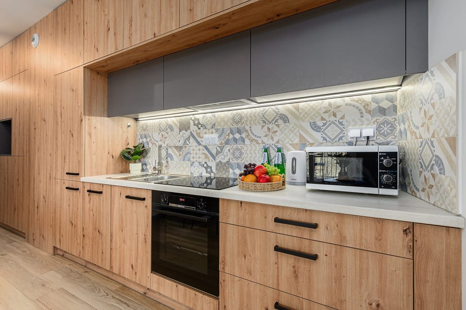 Comfort Apartment, Balcony, Courtyard View | Private kitchen | Electric kettle