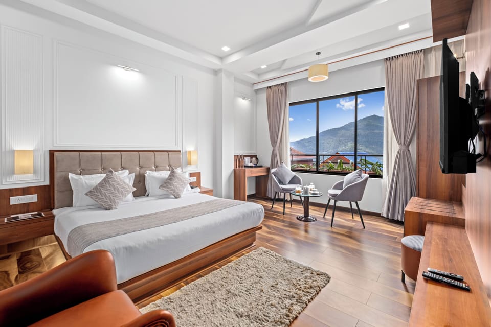 Executive Double Room | Desk, WiFi (free)
