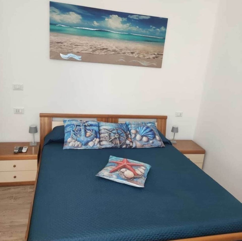 Deluxe Double or Twin Room, 1 Queen Bed, Non Smoking, Private Bathroom | Select Comfort beds, free minibar, desk, laptop workspace