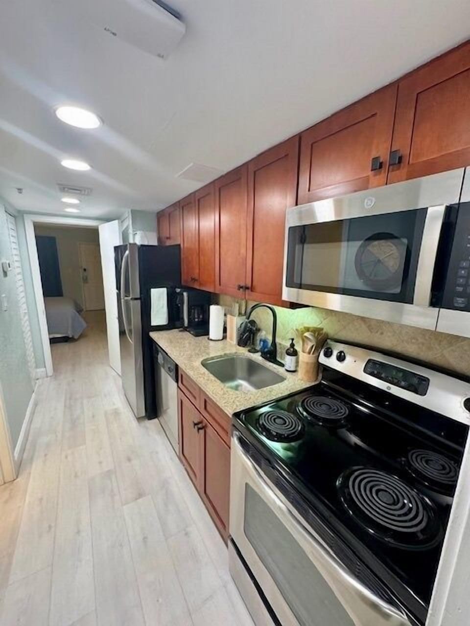 Fully stocked, Galley kitchen