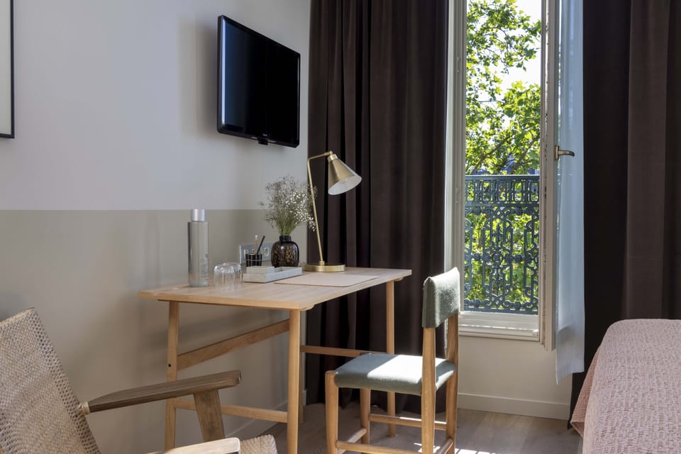 Superior Room with Spa Access | Living area | Flat-screen TV, iPod dock