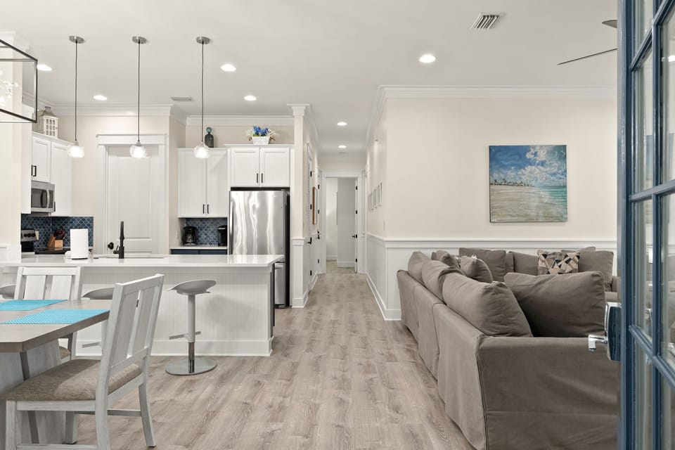 Hallway to bedrooms