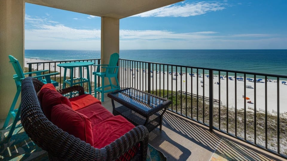 Condo, 2 Bedrooms | Property grounds