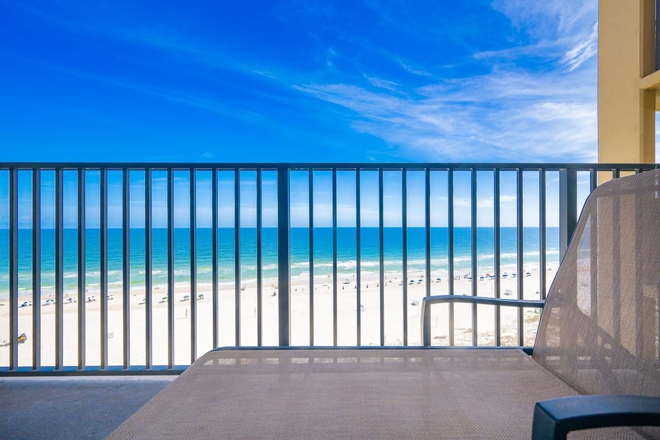 Condo, 2 Bedrooms | Property grounds