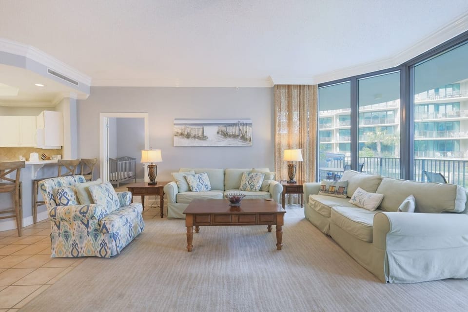 Condo, 3 Bedrooms | Living area