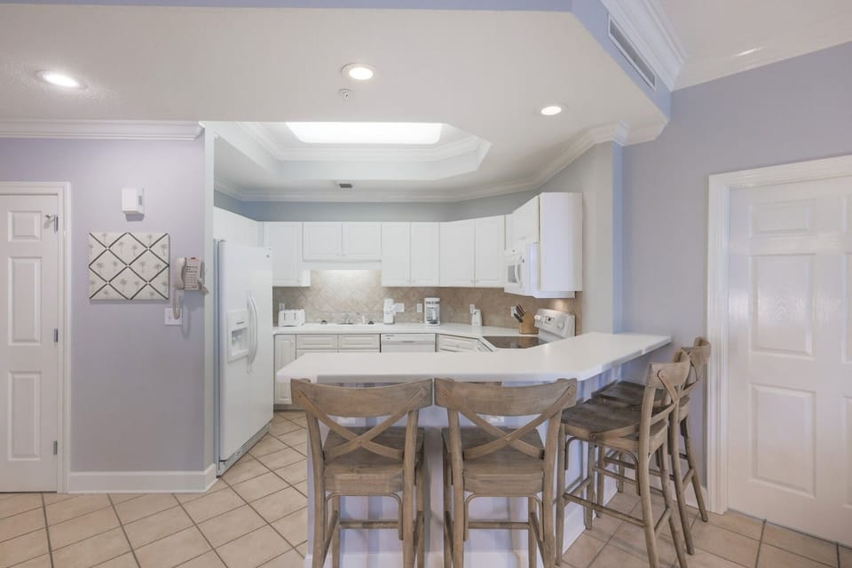 Condo, 3 Bedrooms | Private kitchen | Coffee/tea maker, fridge, oven