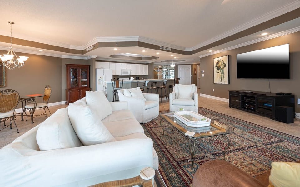 Condo, 3 Bedrooms | Living area