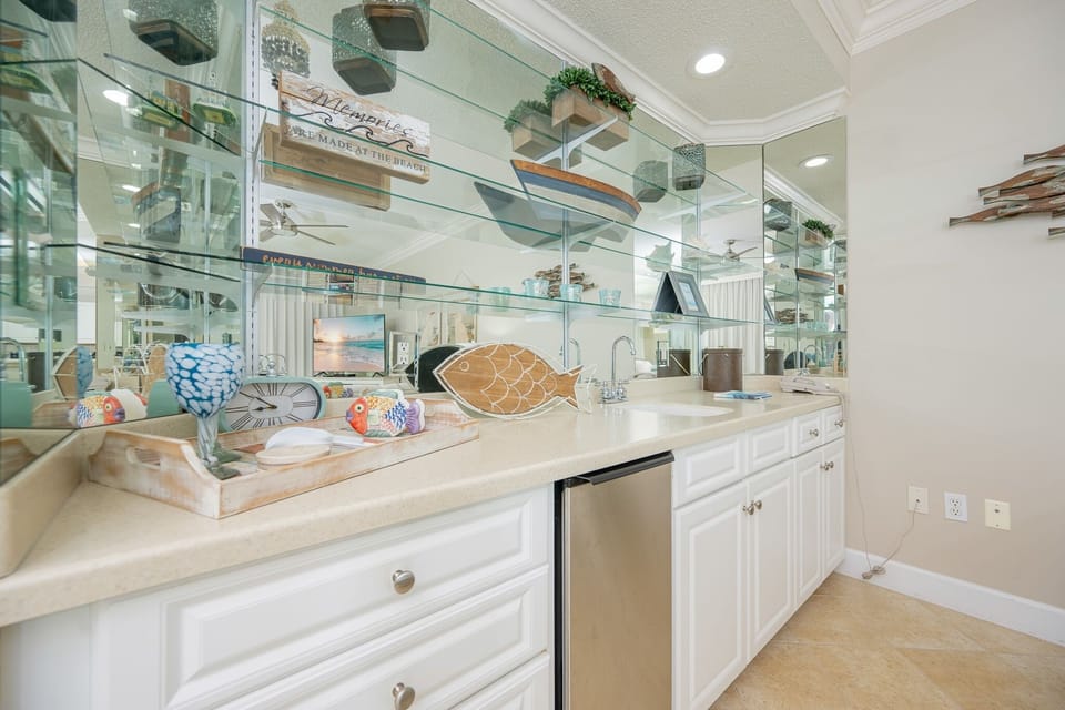 Condo, 2 Bedrooms | Interior