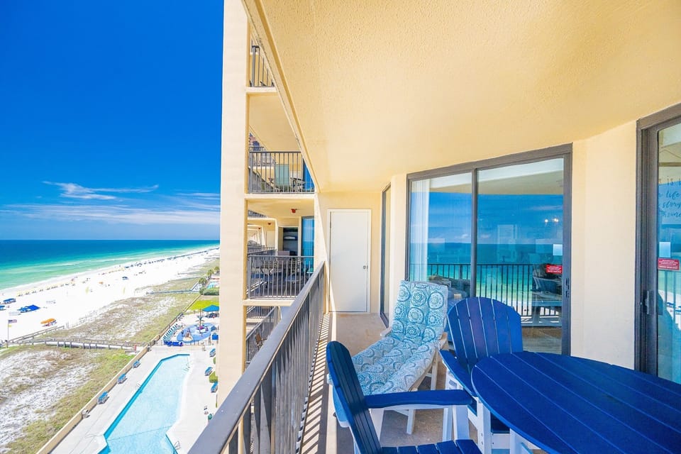 Condo, 2 Bedrooms | Property grounds