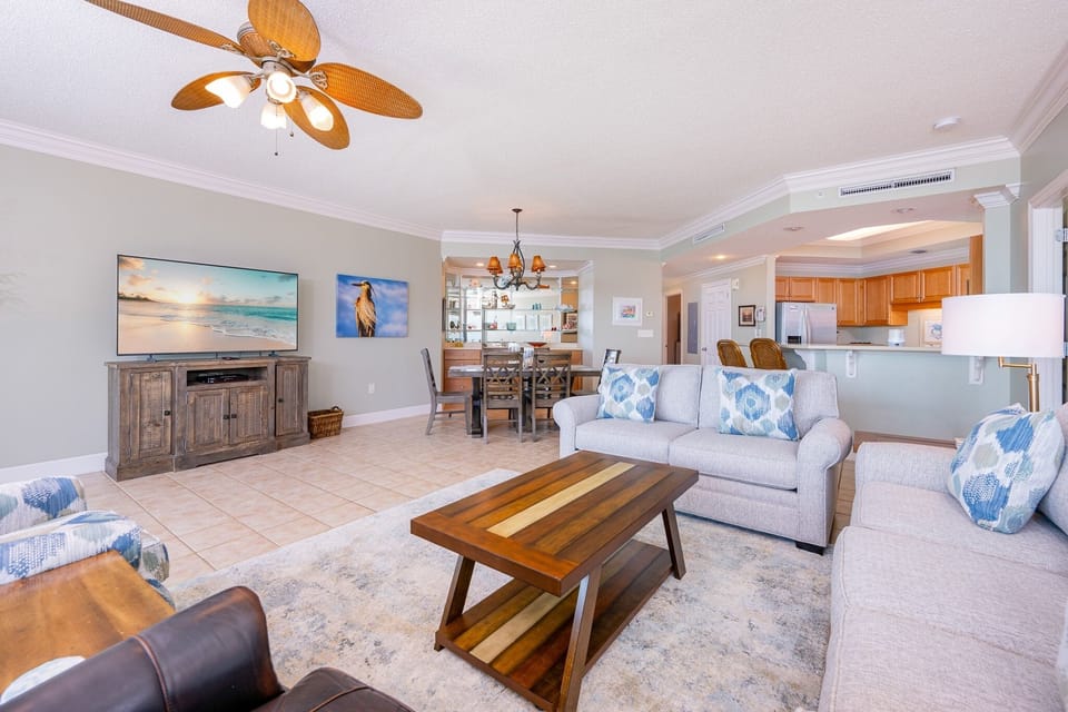 Condo, 3 Bedrooms | Living area