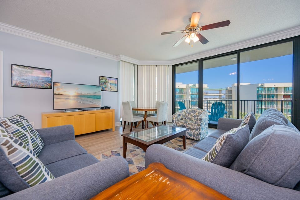 Condo, 3 Bedrooms | Living area