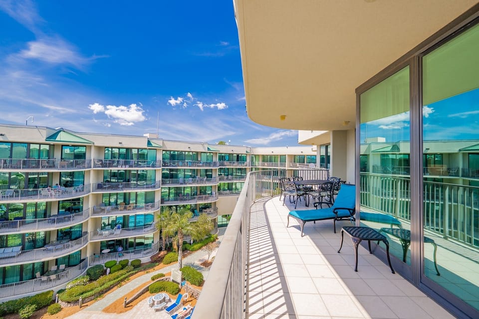 Condo, 3 Bedrooms | Property grounds