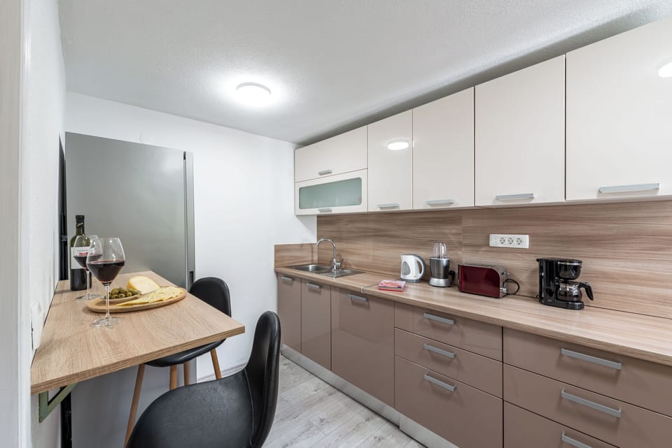 Full Kitchen