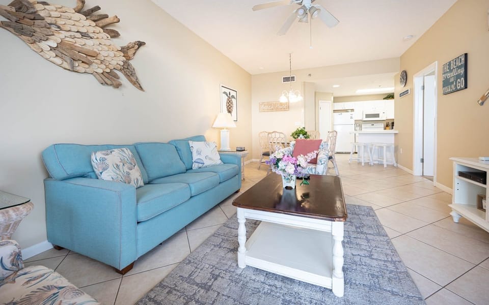Condo, 2 Bedrooms | Living area