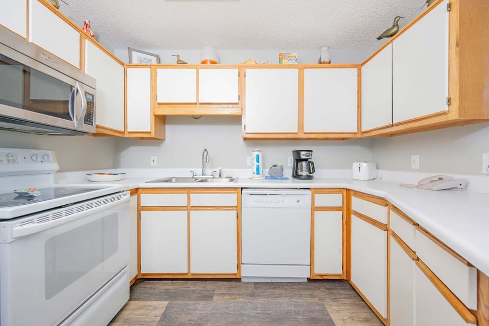 Condo, 2 Bedrooms | Private kitchen | Coffee/tea maker, fridge, oven