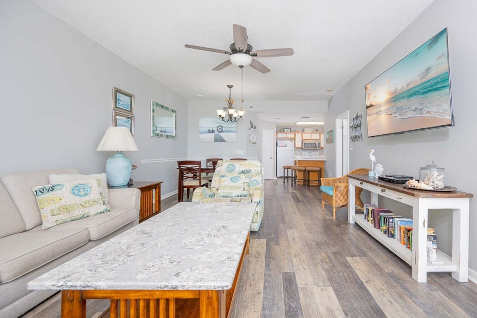 Condo, 2 Bedrooms | Living area