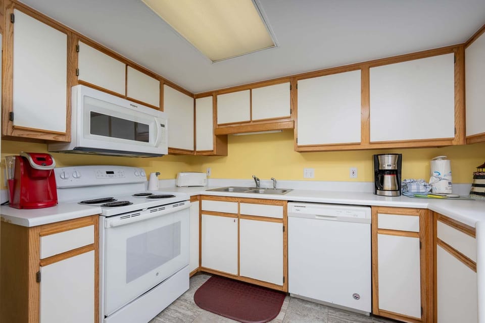 Condo, 2 Bedrooms | Private kitchen | Coffee/tea maker, fridge, oven
