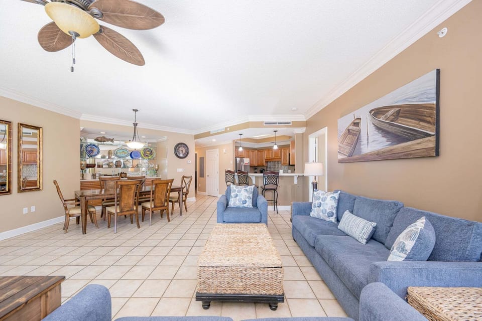 Condo, 3 Bedrooms | Living area