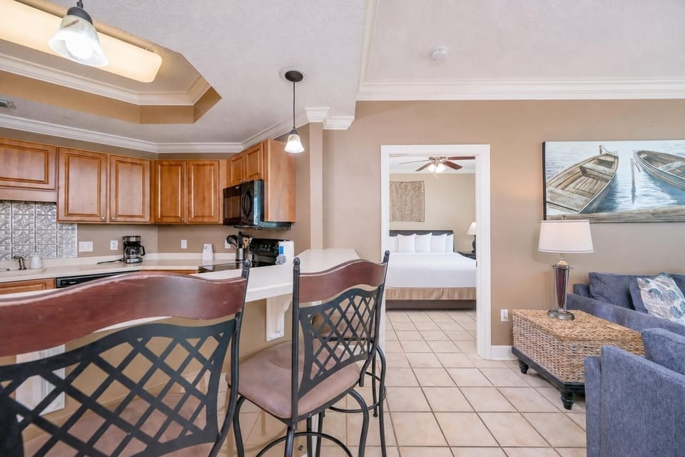 Condo, 3 Bedrooms | Interior