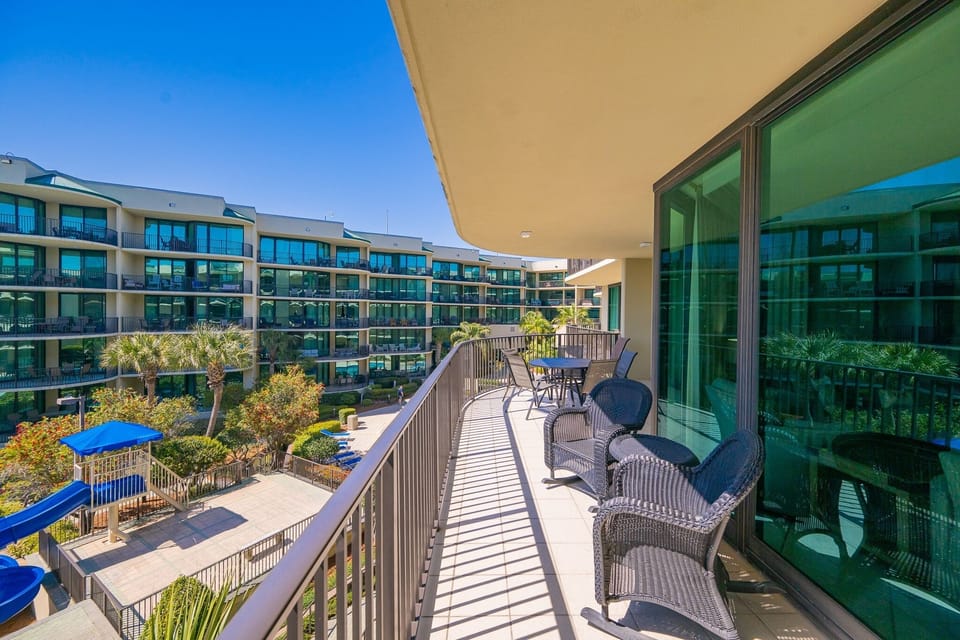 Condo, 3 Bedrooms | Property grounds