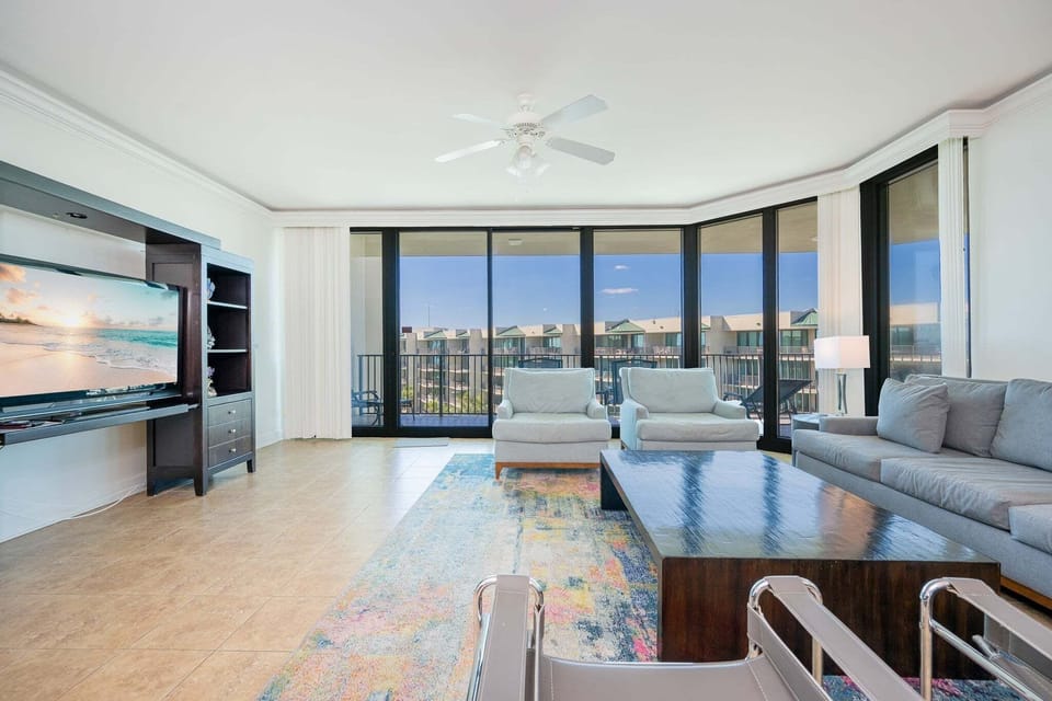 Condo, 3 Bedrooms | Living area