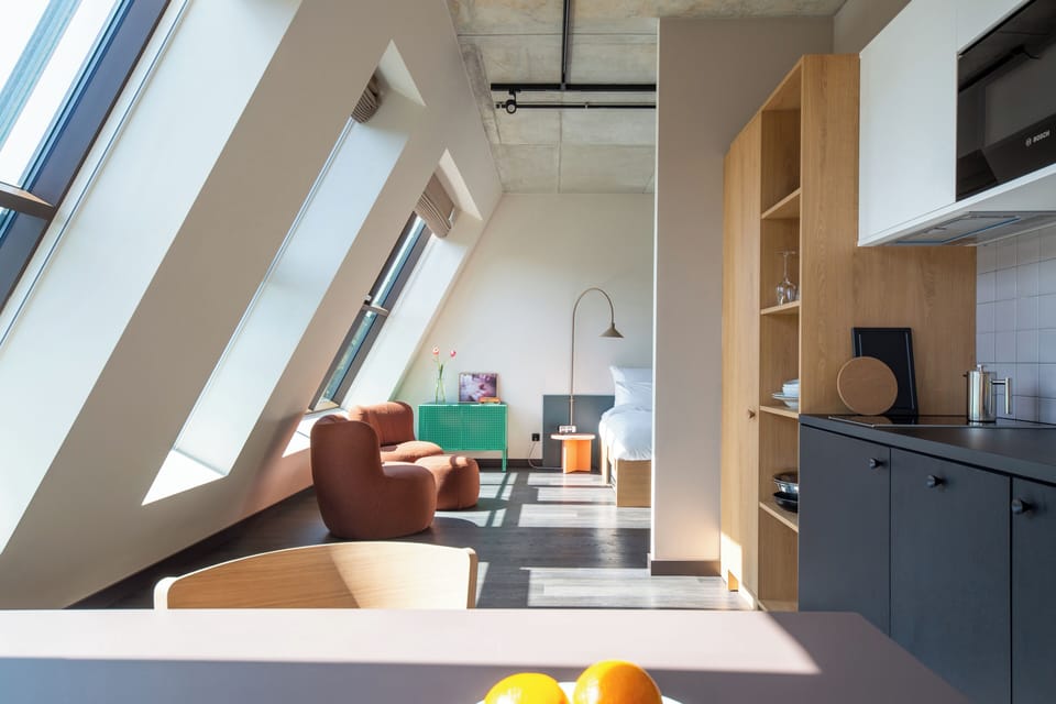 Design Apartment, 1 King Bed | Desk, laptop workspace, blackout drapes, soundproofing