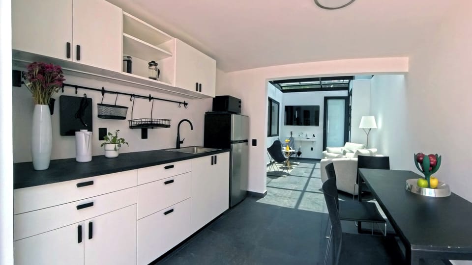 Deluxe Loft, 2 Bedrooms, Pets Not Allowed, Annex Building | Private kitchen | Fridge, microwave, stovetop, coffee/tea maker