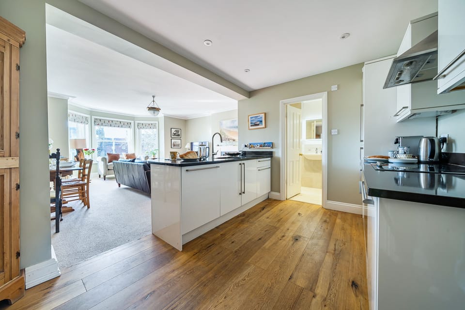 kitchen view to lounge