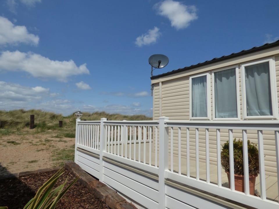 side view to beach