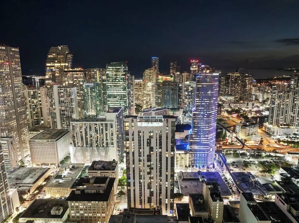 Your stay in a modern high-rise in the city center