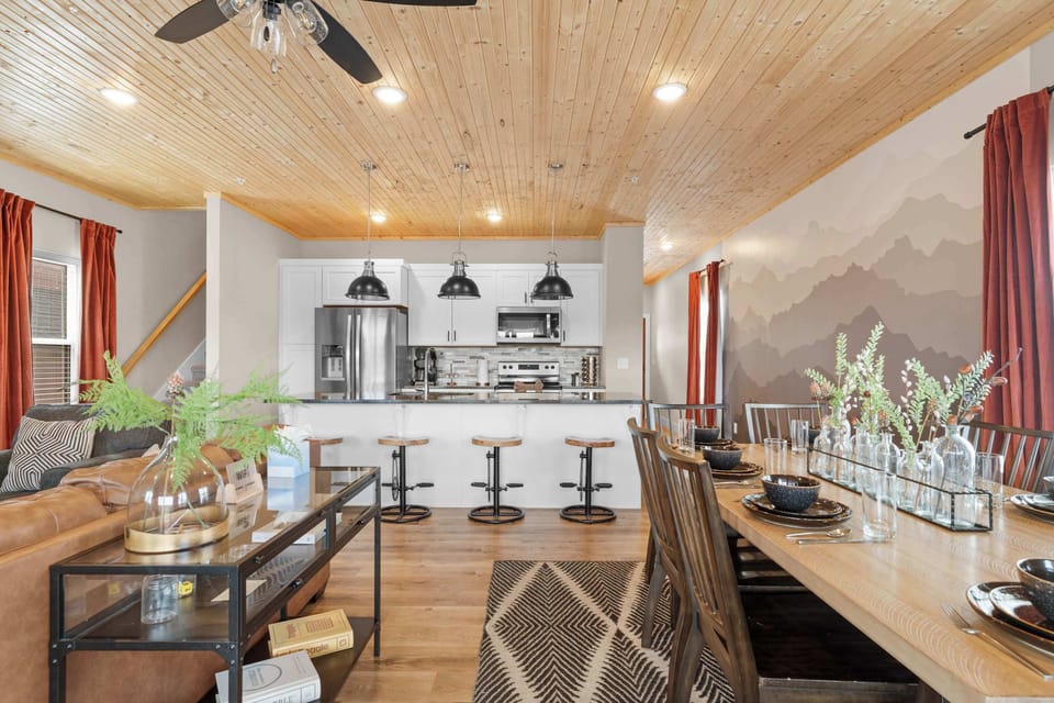 House, Multiple Beds, Hot Tub, Garden View (The Roost ) | Dining