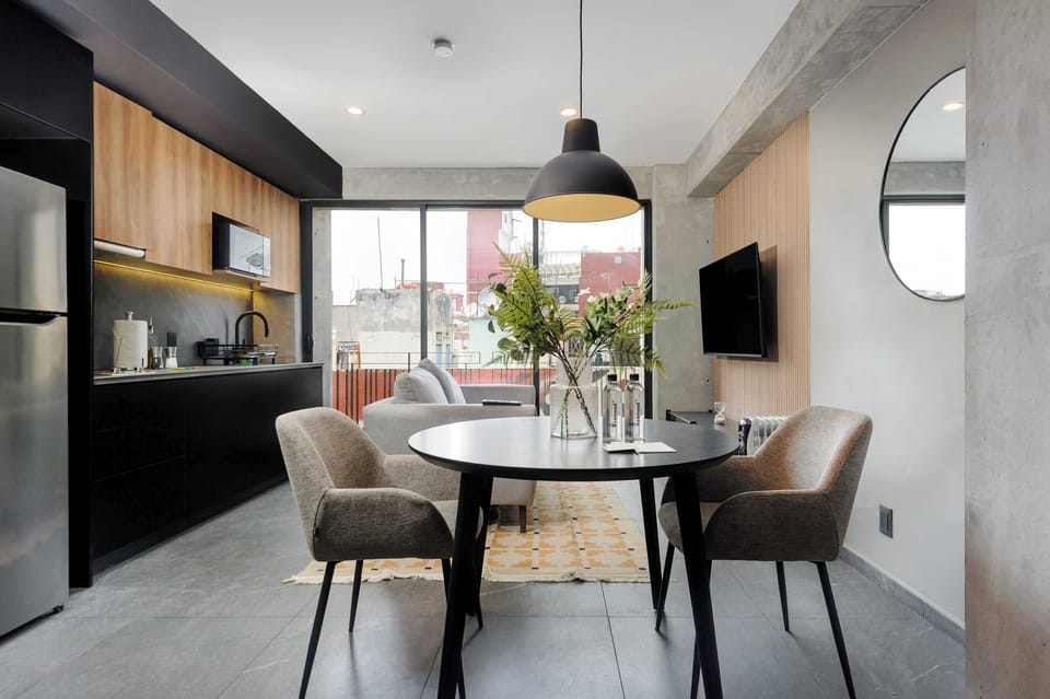 Modern dining space next to a fully equipped kitchen, ideal for home-cooked meals.