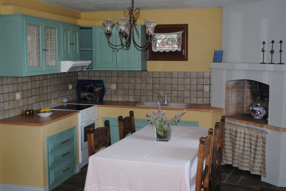 Kitchen + dining area for easy home meals.