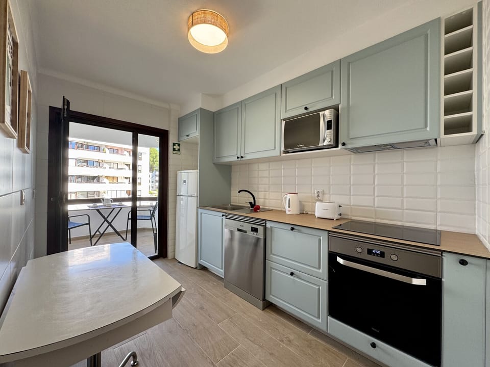 Microwave, dishwasher, coffee/tea maker