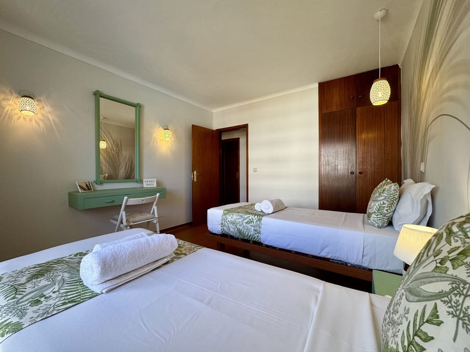 2 bedrooms, bed sheets