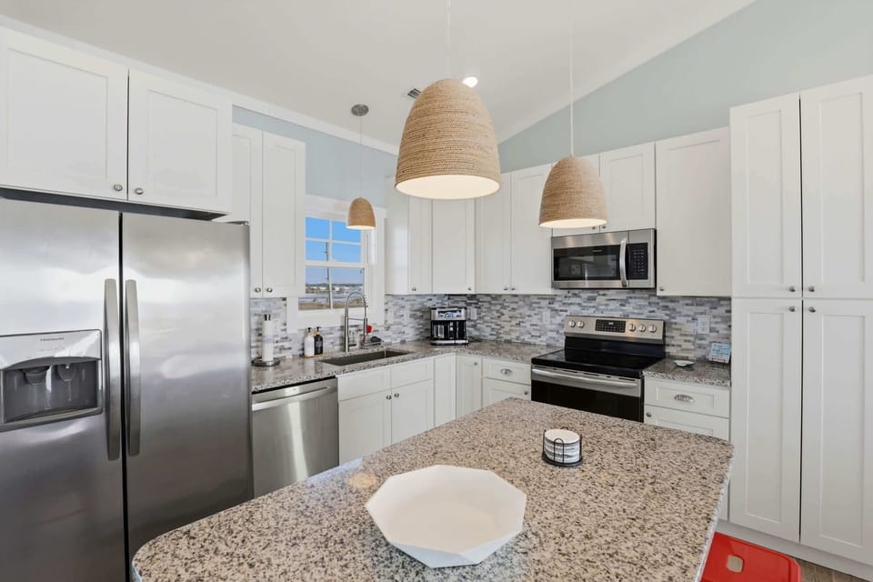 Cook, chat, snack, repeat—this kitchen makes every meal a mini celebration.