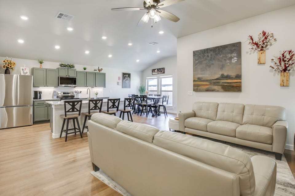 House (3 Bedrooms) | Interior
