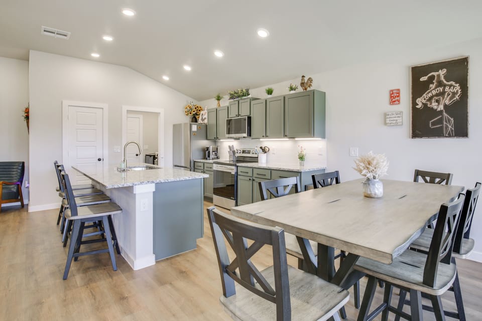 House (3 Bedrooms) | Interior