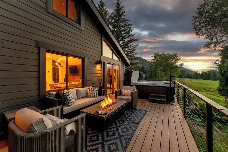 Patio: 8-person private hot tub, gas grill, outdoor gas fireplace, seasonal creek