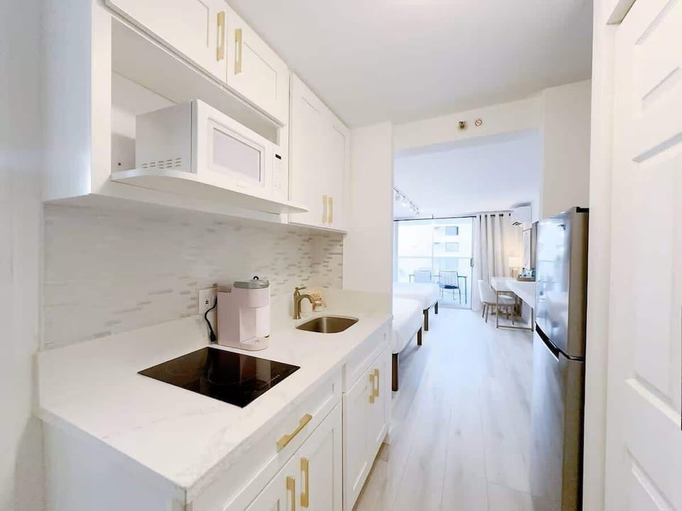 House, Pool Access, Canal View (1 Bedroom) | Private kitchen | Fridge, microwave, stovetop, coffee/tea maker