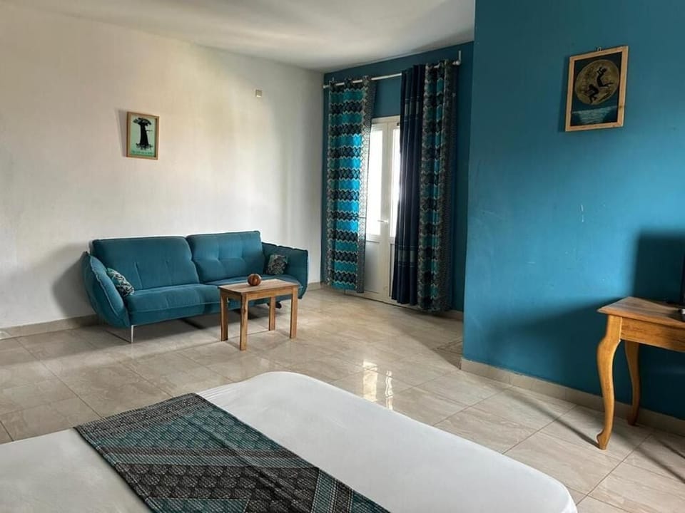 Classic Double Room, Balcony | Living area