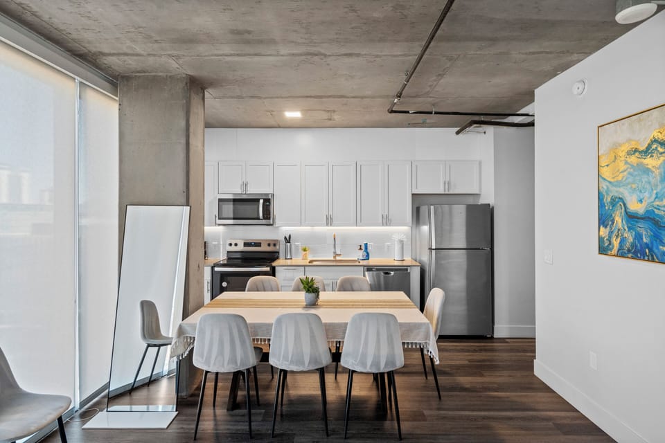 Deluxe Apartment, 3 Bedrooms, City View | Dining