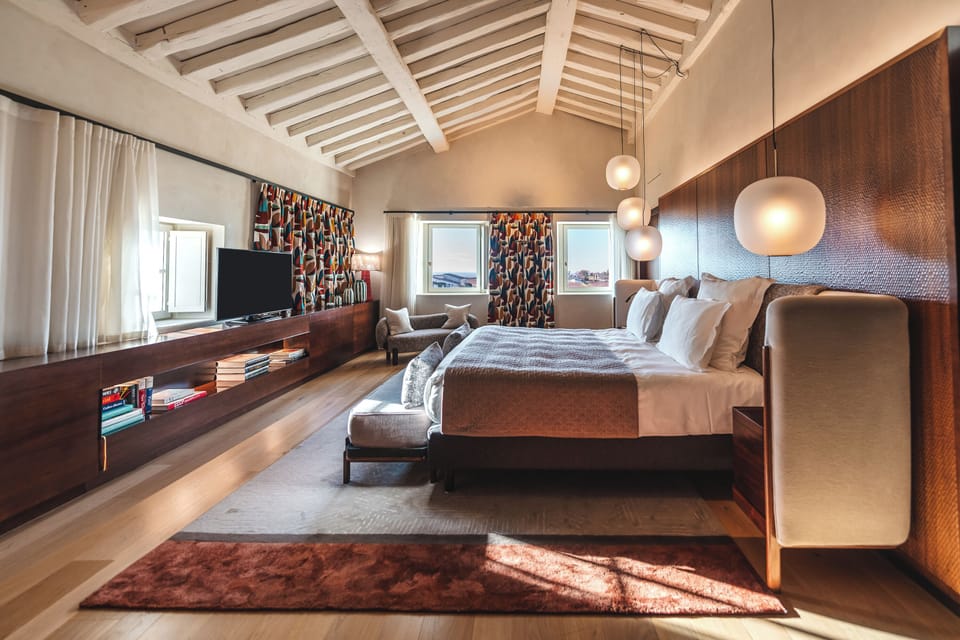 Comfort Suite | Premium bedding, minibar, in-room safe, desk