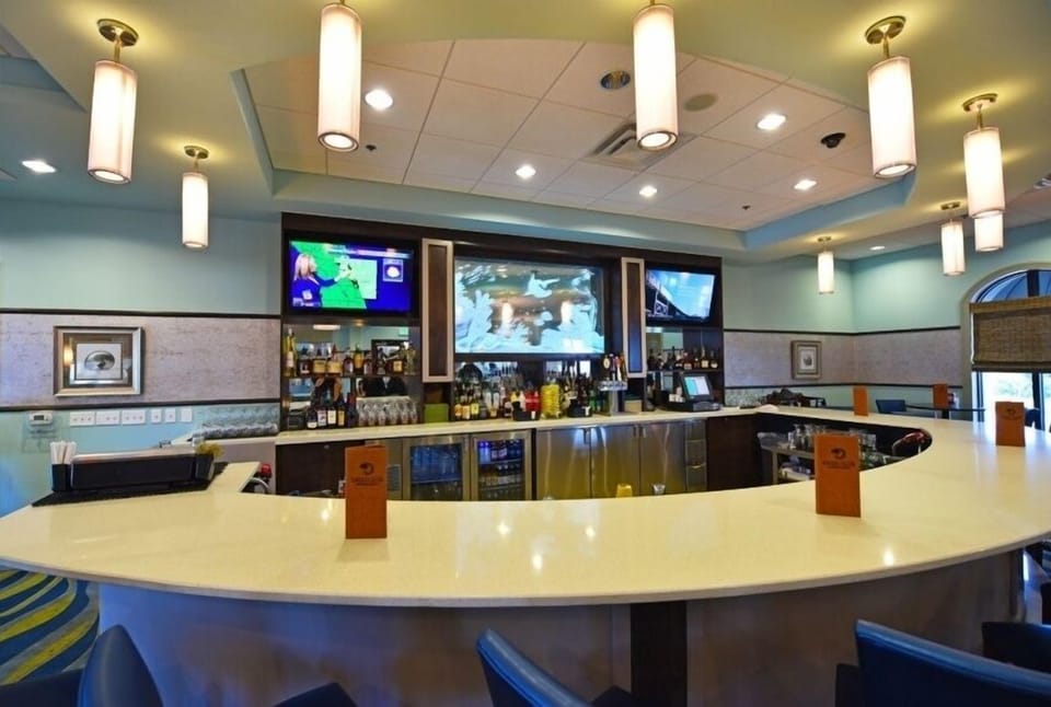 Screen, TV, Indoors, Restaurant, Furniture