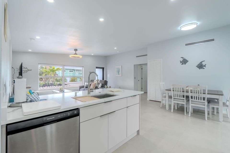 House, Multiple Beds (The Splash Pad) | Private kitchen