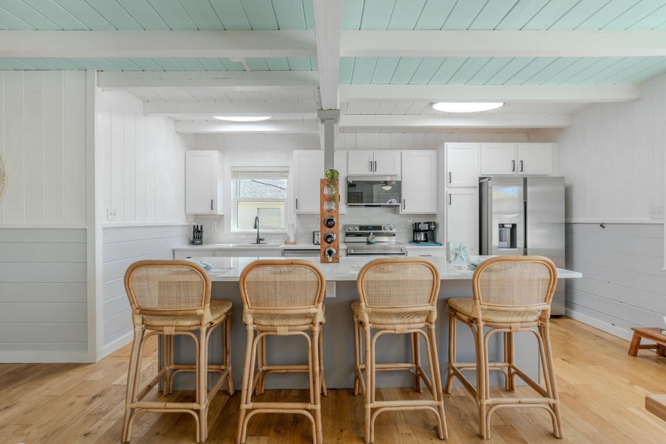 House, Multiple Beds (Palmetto Breeze) | Private kitchen