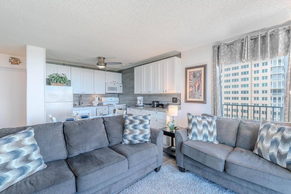 Condo, 1 Queen Bed (Lovers Key Beach Club #606) | Living area