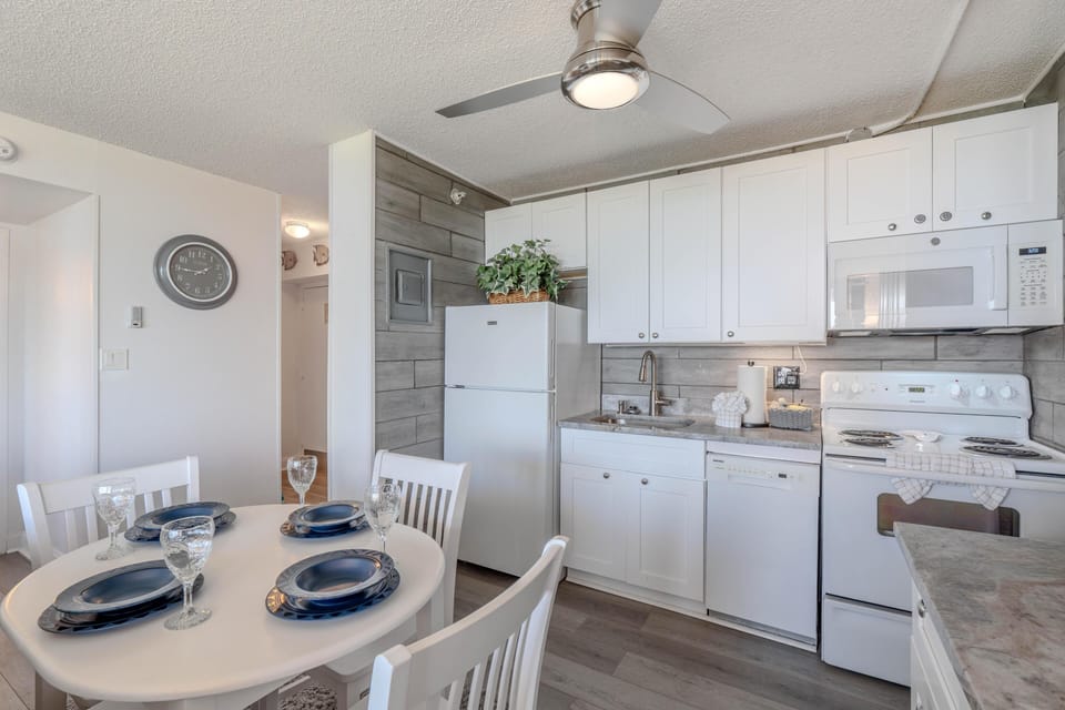 Condo, 1 Queen Bed (Lovers Key Beach Club #606) | Private kitchen