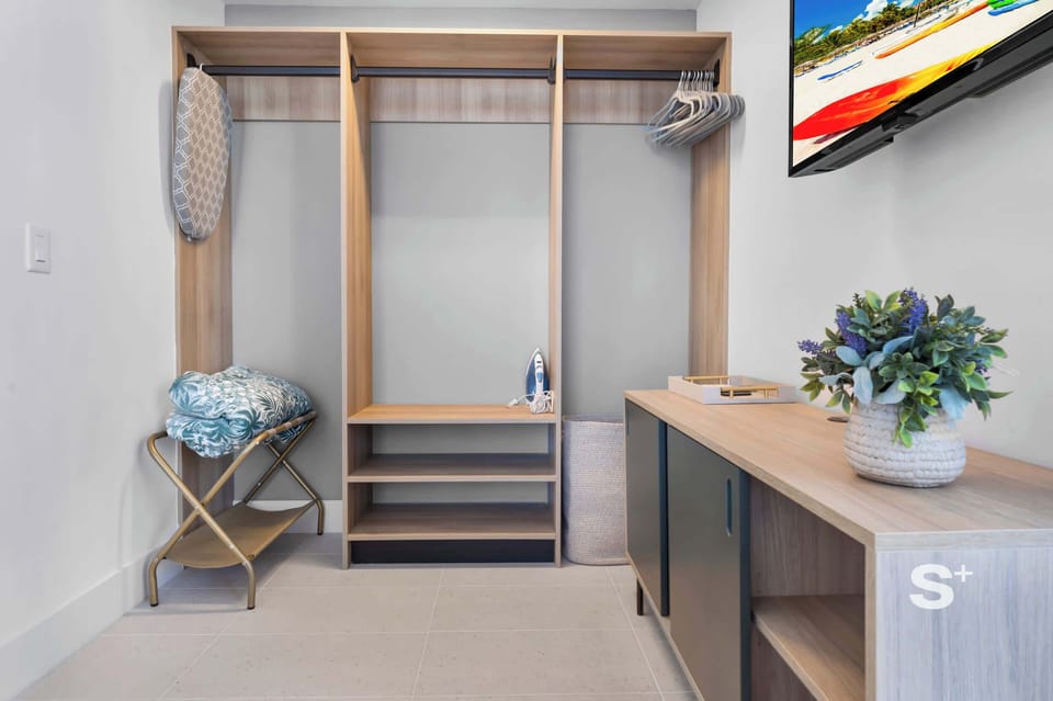 Condo, Balcony, City View | Interior